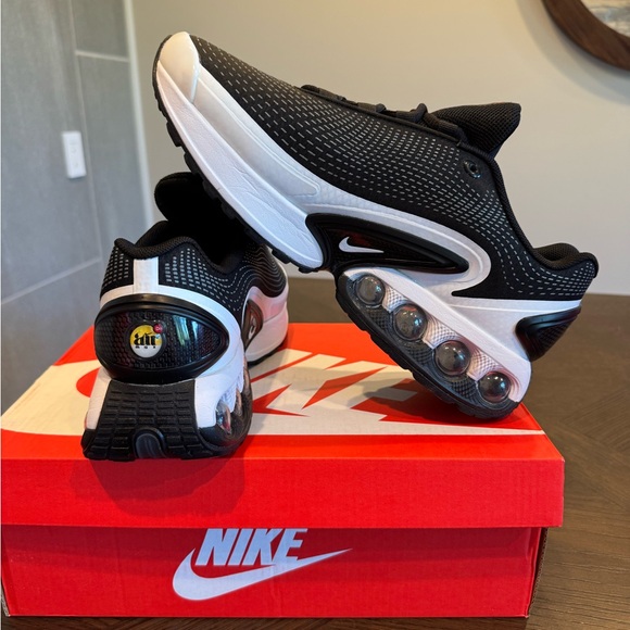 Nike Air Max DN - Picture 2 of 5